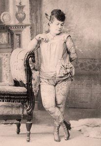 入れ墨された女性、1896年頃のNora Hilderbrandtの肖像
