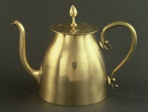 ティーポット、1896（真鍮）