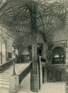「クライストチャーチ ホールの外のファン ピラーと屋根」、1902 年。 作： Charles Gillman and Co