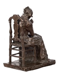 リネンを繕う老婆（ブロンズ 作： Charles Henri Marie van Wijk