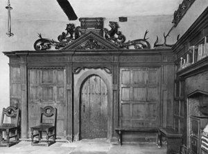 下ホールのスクリーン、日付1558 作： Charles Latham