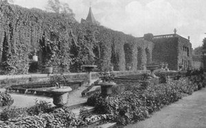 The Box Garden Terrace（モノクロ写真 作： Charles Latham