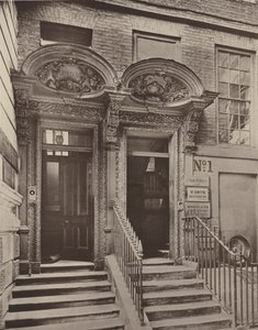 Two Doorways、Laurence Pountney Hill、East Central 作： Charles Latham