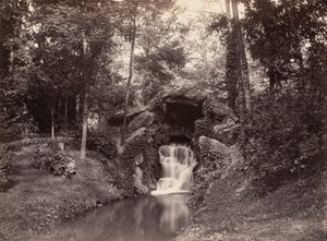 ブローニュの森の洞窟、1858-1860。 作： Charles Marville