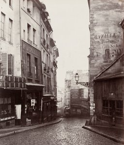 モンターニュ・サント・ジュヌヴィエーヴ通り、ラプラス通り交差点付近 (Rue de la Montagne-Sainte-Geneviève prés de carrefour de la rue LaPlace) 作： Charles Marville