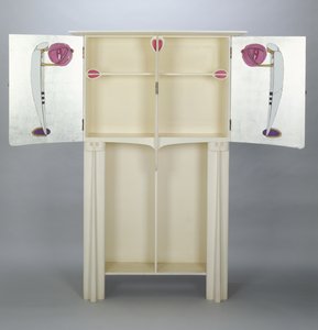 1902年グラスゴーの14キングスボローガーデンズ用に作られたキャビネット（塗装オーク）88;アラビアのマントとターバンを備えたランタンのサイドドアに2人の人物; 作： Charles Rennie Mackintosh