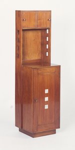 真珠層象眼細工のベッドサイドキャビネット、1917年（マホガニー） 作： Charles Rennie Mackintosh