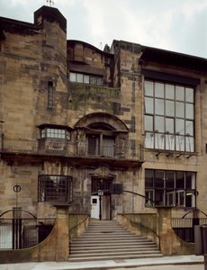 建築家チャールズ・レニー・マッキントッシュ（1868-1928）が設計したスクール・オブ・ファイン・アーツの風景 作： Charles Rennie Mackintosh
