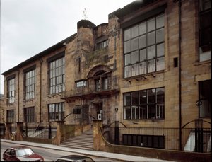 建築家チャールズ・レニー・マッキントッシュ（1868-1928）が設計したスクール・オブ・ファイン・アーツの風景 作： Charles Rennie Mackintosh