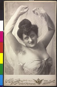 女性の肖像 作： Charles Scolik