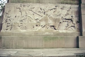 1914-18、1925年の王立砲兵記念碑の詳細（ポートランドの石）