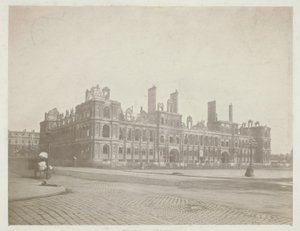 パリ火災（市庁舎のファサード）、シリーズ "Paris Incendié "より 作： Charles Soulier