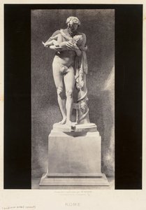 子ディオニュソスを抱いたシレヌス、ルーブル美術館、パリ、c。 1860年代。 作： Charles Soulier