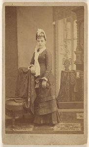 [正体不明の若い女性が立っている] 作： Charles Waldack