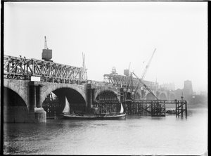 ウォータールー橋の解体、ウェストミンスター市、グレーター ロンドン オーソリティー、1936 年。 作： Charles William Prickett