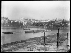 ウォータールー橋の解体、ウェストミンスター市、グレーター ロンドン オーソリティー、1936 年。 作： Charles William Prickett