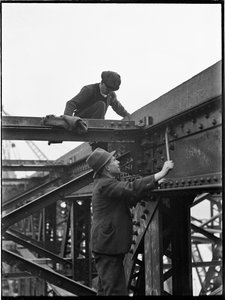 ウォータールー橋の解体、ランベス、グレーター ロンドン オーソリティー、1936 年。 作： Charles William Prickett