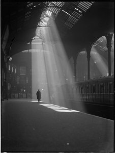 リバプール ストリート駅、リバプール ストリート、シティ オブ ロンドン、グレーター ロンドン オーソリティー、c1932。 作： Charles William Prickett
