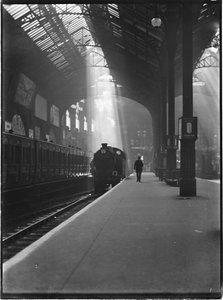 リバプール ストリート駅、リバプール ストリート、シティ オブ ロンドン、グレーター ロンドン オーソリティー、c1932。 作： Charles William Prickett