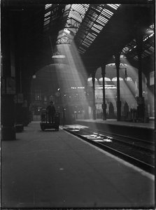 リバプール ストリート駅、リバプール ストリート、シティ オブ ロンドン、グレーター ロンドン オーソリティー、c1932。 作： Charles William Prickett