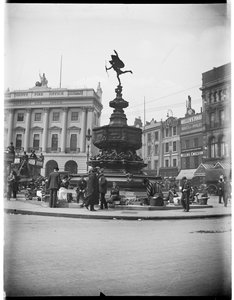 シャフツベリー記念噴水、ピカデリー サーカス、ウェストミンスター市、ロンドン、1895-1905。 作： Charles William Prickett