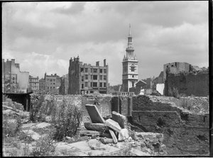 セント・メアリー・ル・ボウ教会、チープサイド、シティおよびロンドン市の郡、GLA、1941-1945。 作： Charles William Prickett
