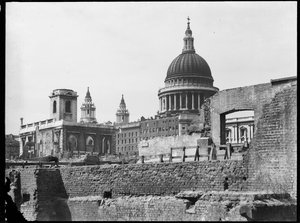 セント ポール大聖堂、セント ポール教会墓地、シティ オブ ロンドン、シティ オブ ロンドン、GLA、1941-1945。 作： Charles William Prickett