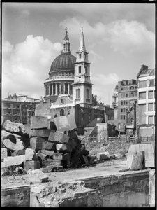 セント ポール大聖堂、セント ポール教会墓地、シティ オブ ロンドン、シティ オブ ロンドン、GLA、1941-1945。