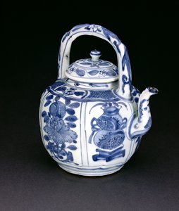 青と白のクラークワインポット、ワンリ、1590-1610（磁器） 作： Chinese School