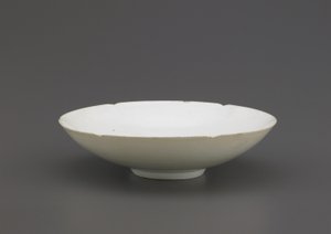装飾が刻まれたボウル、中国南東部、北宋または南宋王朝（セラミック）