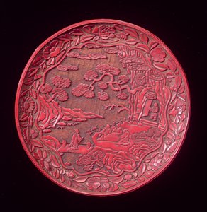 彫刻が施された辰砂料理、元後半から明初期まで（漆塗りの木材）（272178も参照） 作： Chinese School