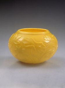 切り分けられた碗、乾隆期（1736-95）（色ガラス）（272125も参照）