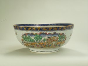 グランドウォーク、1750年代のヴォクソール庭園、乾隆期（1736-95）c.1790（セラミック）を描いた楕円形の葉状パネルのファミールローズパンチボウル（294698も参照）