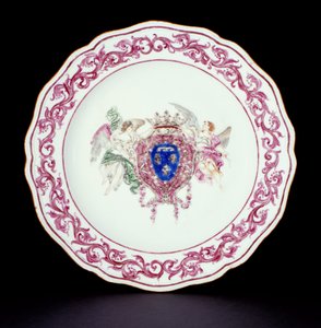 乾隆期のフランスの武装したローズファミーユディナープレート（1736-95）c.1765（磁器）