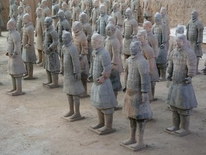 西安博物館、始皇帝の墓からのテラコッタ戦士 作： Chinese School