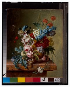 大理石の崖の上の花瓶と金木犀の花籠 作： Christiaan van Pol