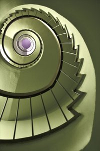 幾何学的な螺旋階段