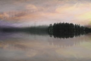 霧の湖の地平線 作： Christina Sillen