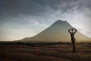 孤独な人影　異世界の風景
