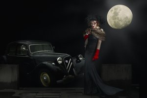 月明かりに照らされたノワールな優雅さ 作： Christine von Diepenbroek