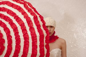 謎の赤い傘 作： Christine von Diepenbroek