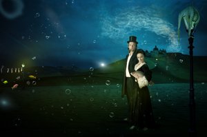 シュールなカップルとタコ 作： Christine von Diepenbroek