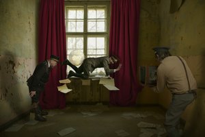 シュールな部屋の発見 作： Christine von Diepenbroek