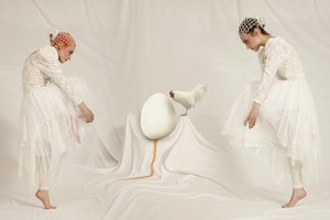  作： Christine von Diepenbroek