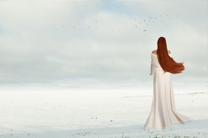 鳥たちと冬を過ごす女性 作： Christine von Diepenbroek