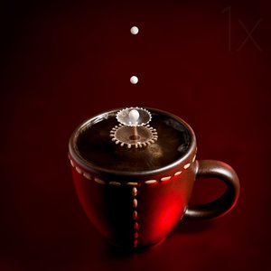 コーヒーミルクスプラッシュ 作： Christophe Kiciak