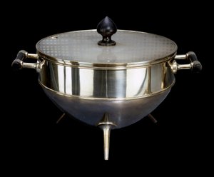 クリストファー・ドレッサー（1834-1904）による「アルジェントリー：銀製の金属製の溜め息とエベンヌ」 1880年頃 パリ、オルセー美術館蔵