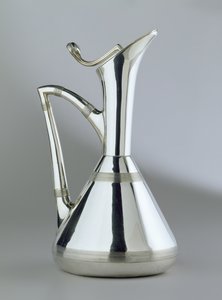 1885年の水差し（エレクトロポレーションシルバー） 作： Christopher Dresser