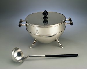Hukin＆Heath、1880年に製造されたスープ用具と鍋（電気メッキとエボナイズドウッド）