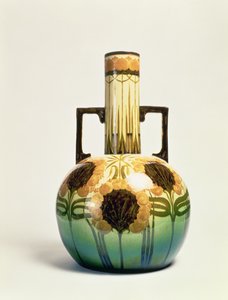 クラリッサ・オルトが装飾した花瓶、1890年頃 作： Christopher Dresser
